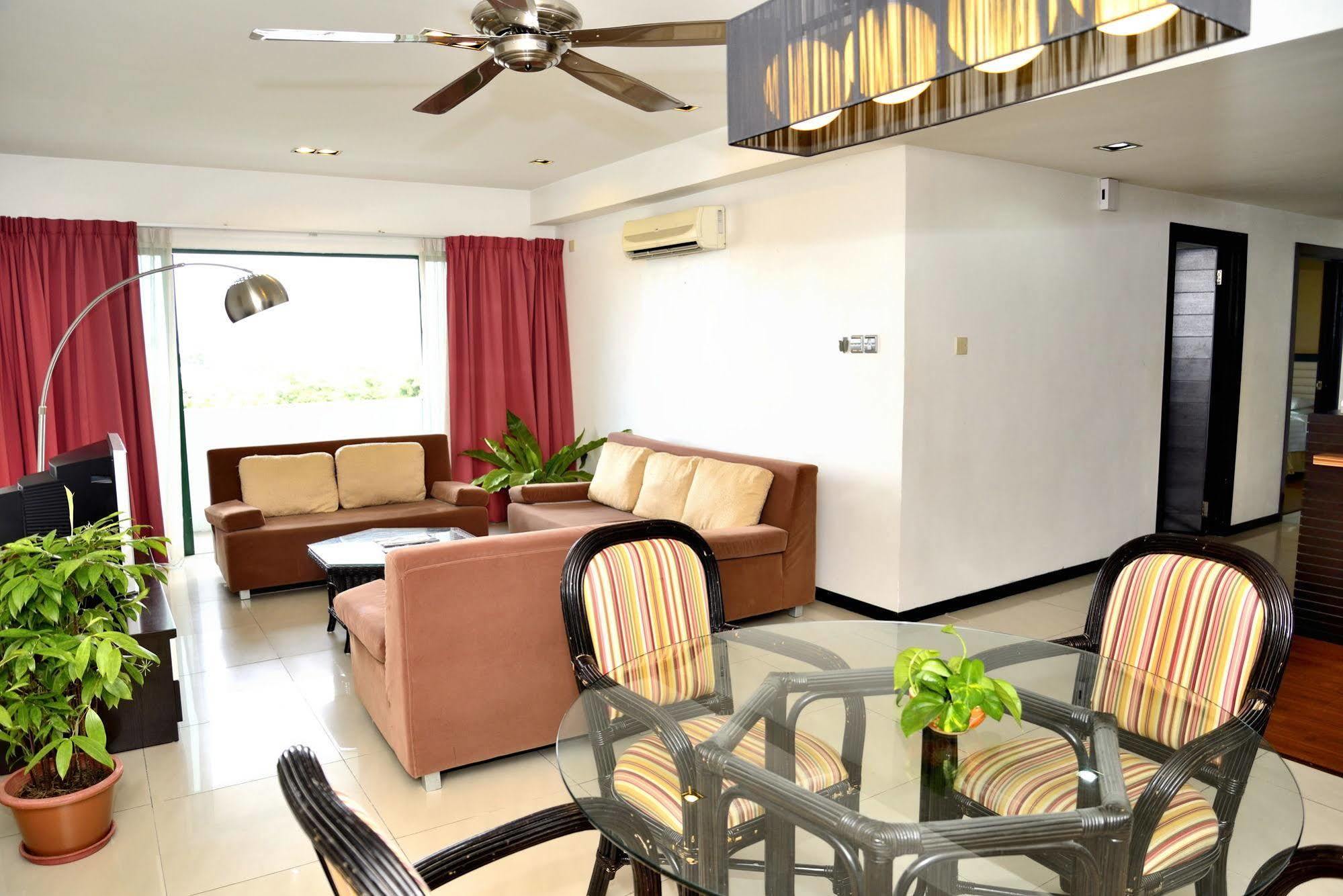 קוטה קינבלו Likas Square Apartment Hotel מראה חיצוני תמונה