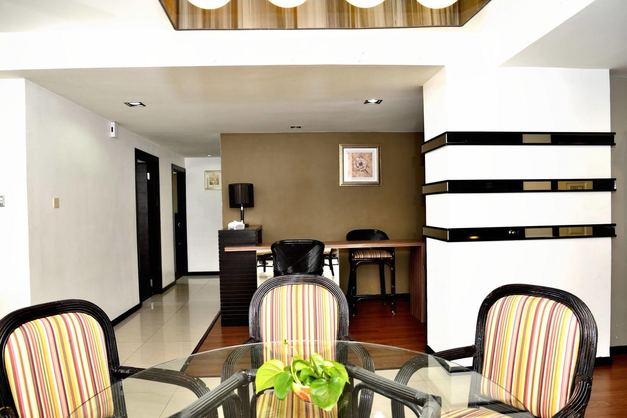 קוטה קינבלו Likas Square Apartment Hotel מראה חיצוני תמונה