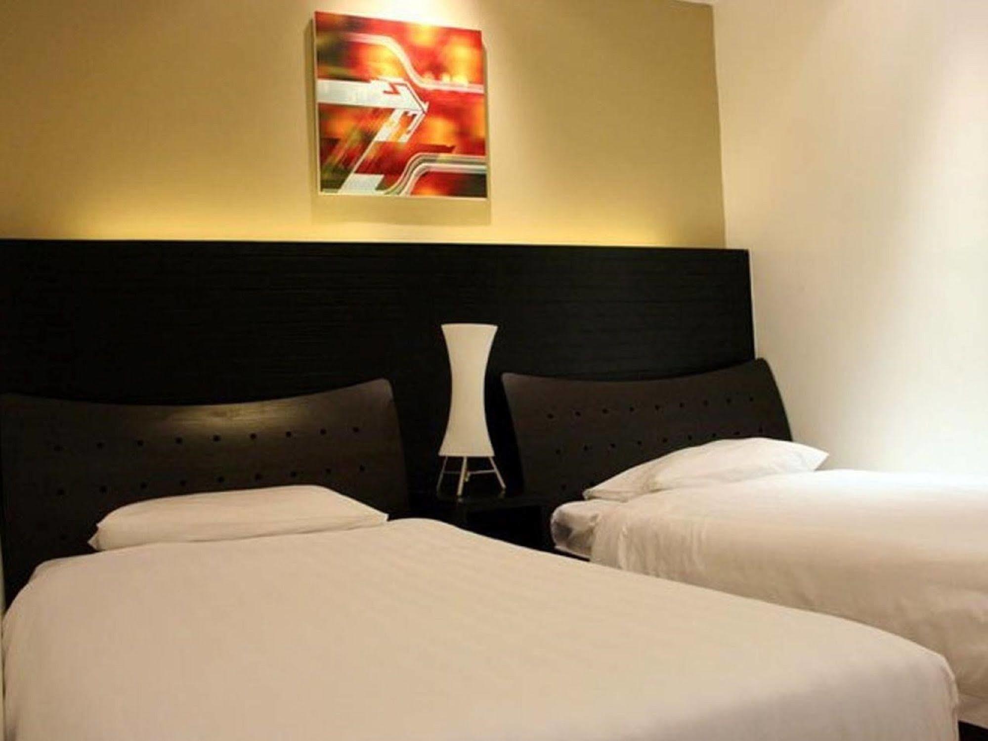 קוטה קינבלו Likas Square Apartment Hotel מראה חיצוני תמונה
