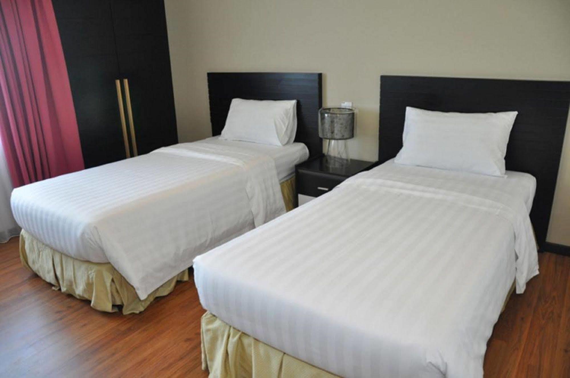 קוטה קינבלו Likas Square Apartment Hotel מראה חיצוני תמונה