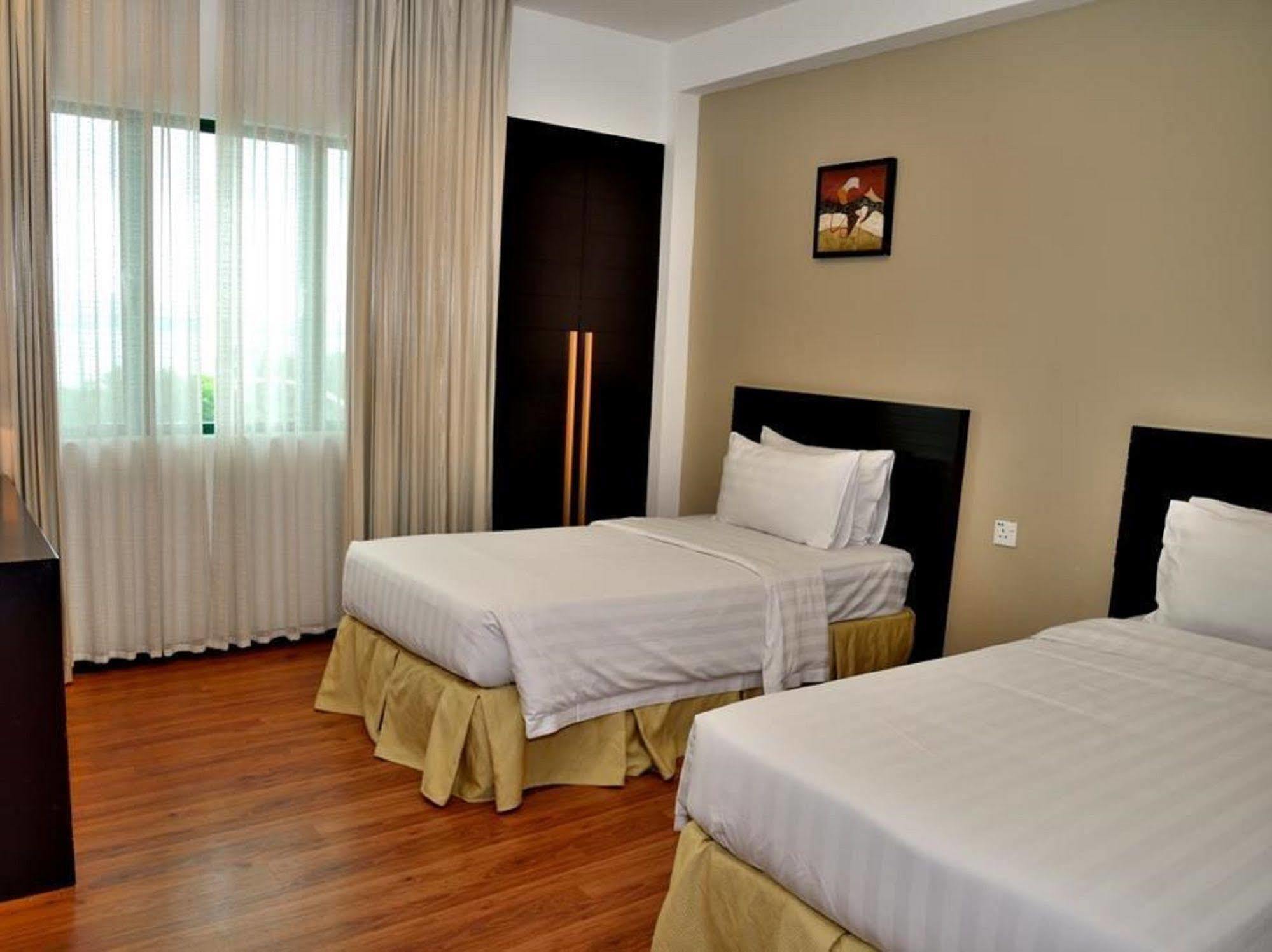 קוטה קינבלו Likas Square Apartment Hotel מראה חיצוני תמונה