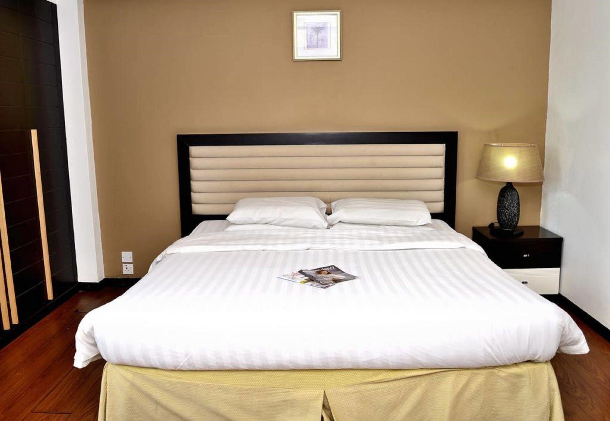 קוטה קינבלו Likas Square Apartment Hotel מראה חיצוני תמונה