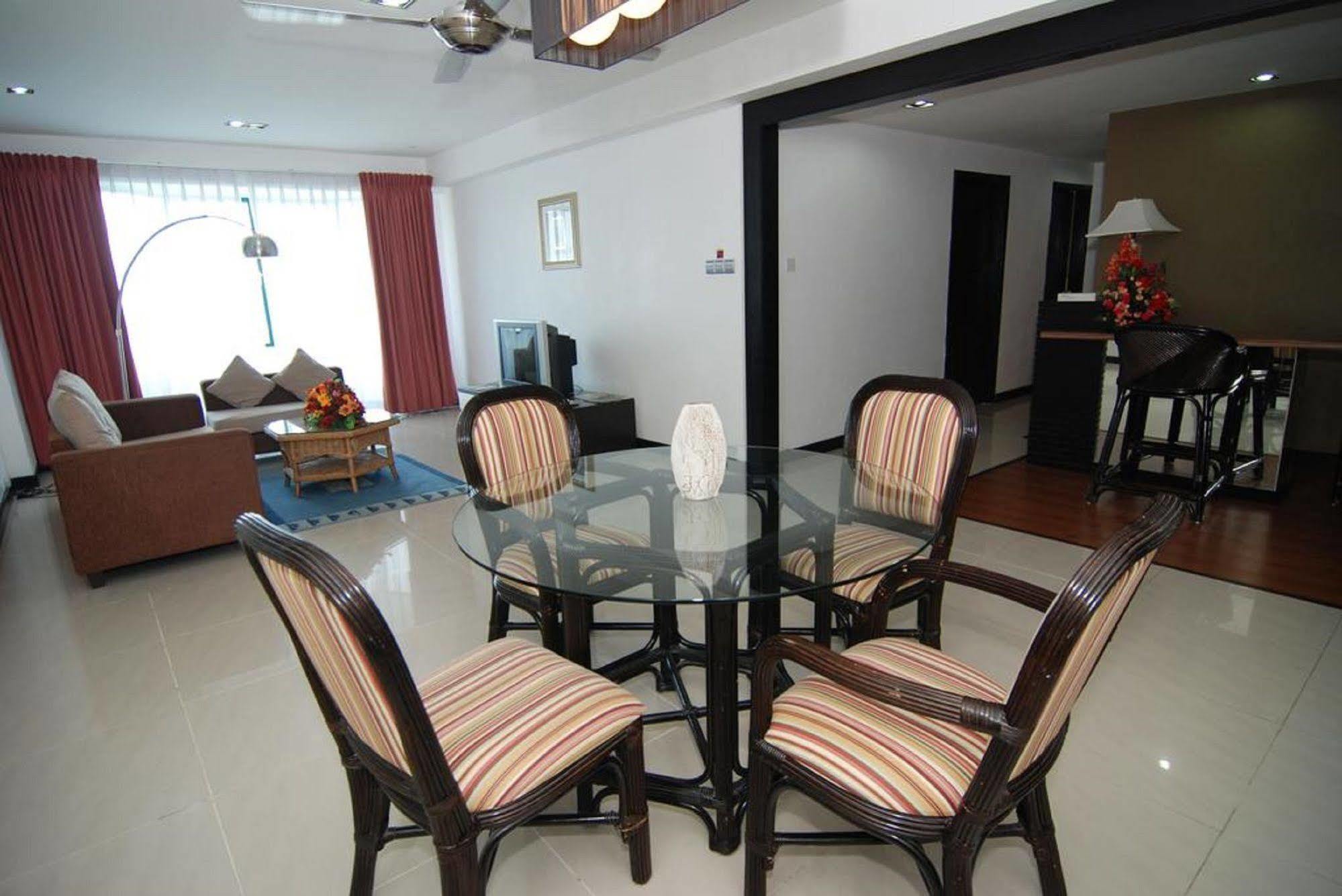 קוטה קינבלו Likas Square Apartment Hotel מראה חיצוני תמונה