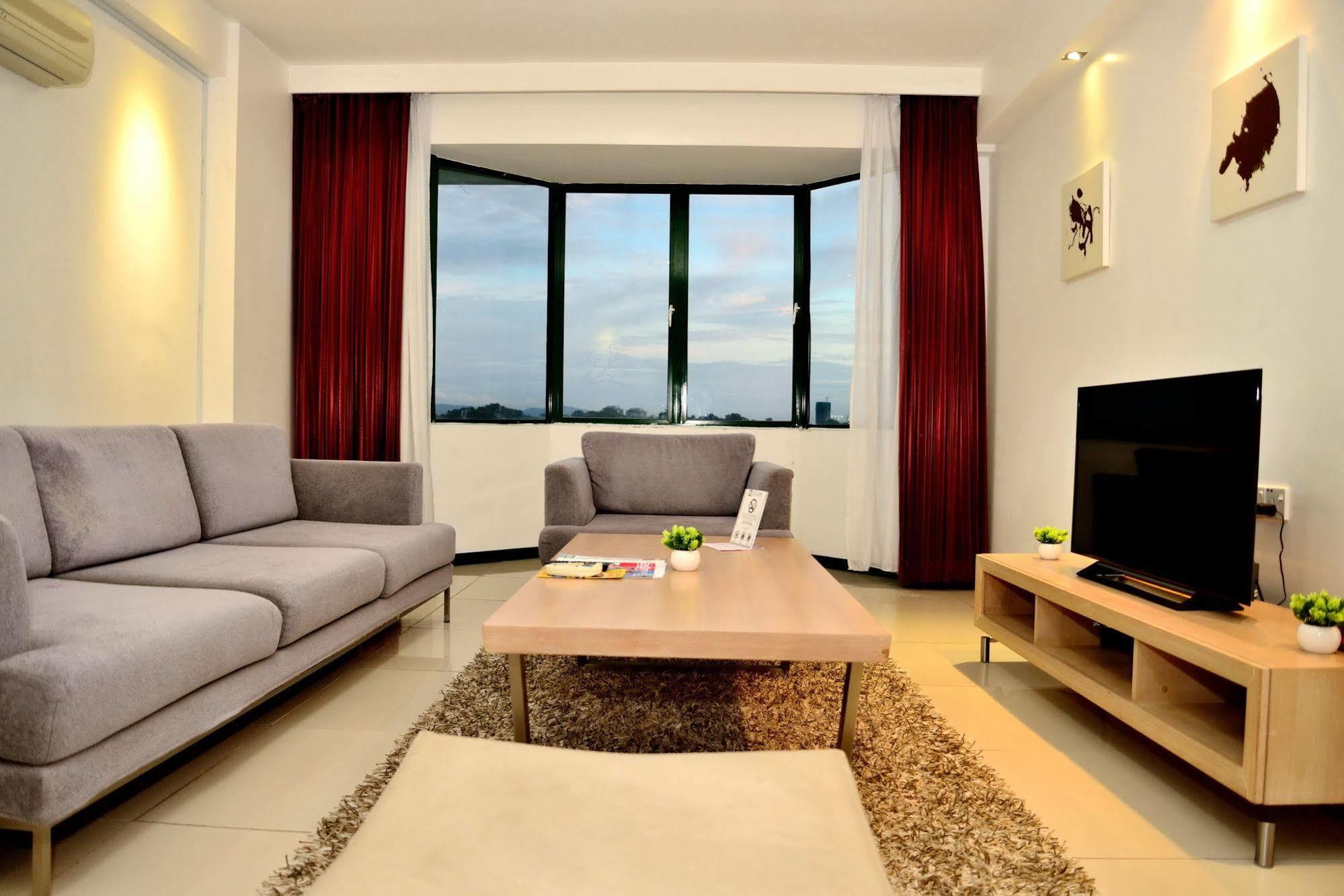 קוטה קינבלו Likas Square Apartment Hotel מראה חיצוני תמונה