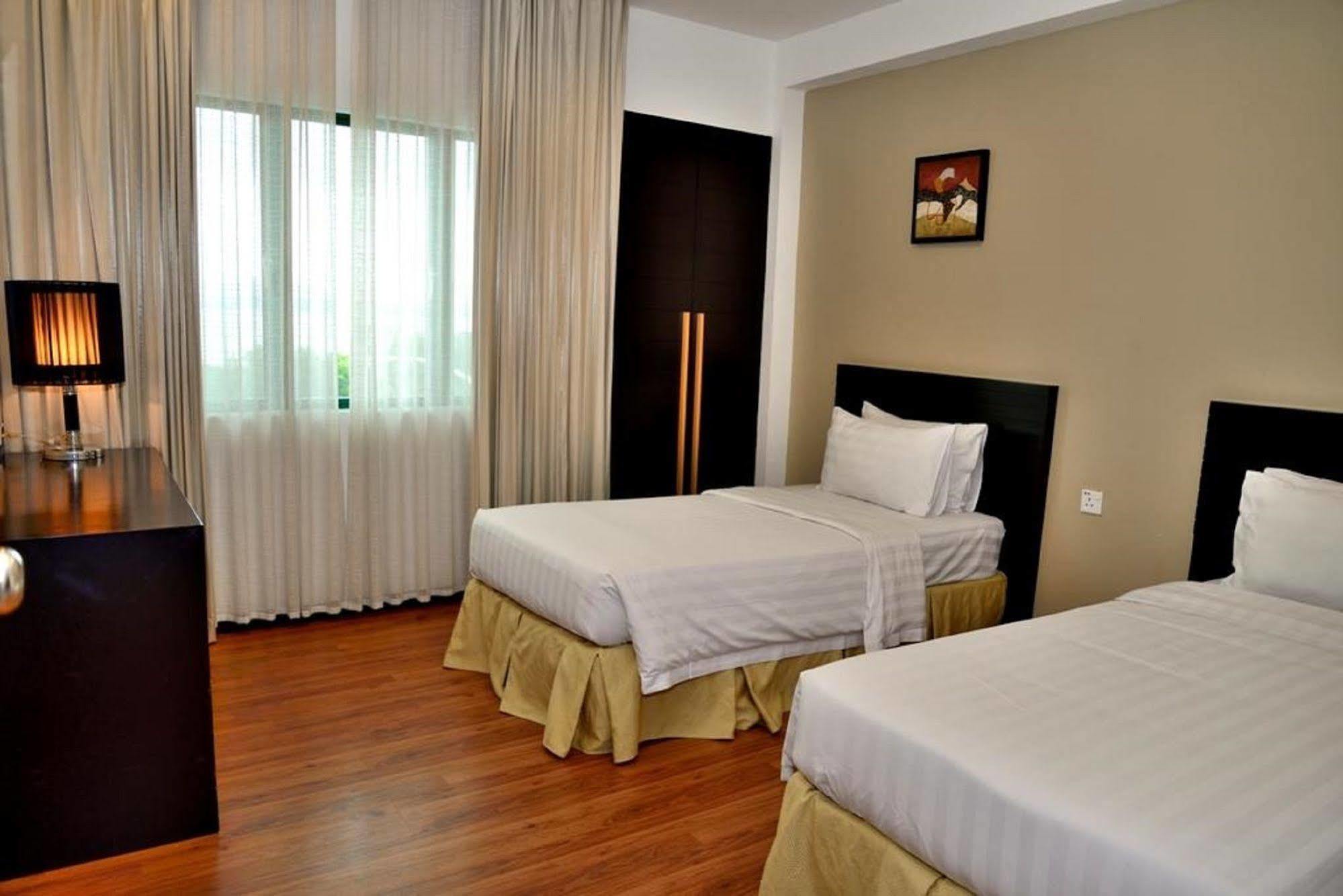 קוטה קינבלו Likas Square Apartment Hotel מראה חיצוני תמונה